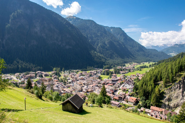 Jia a pe a Ciampedel - Prepararsi ad un'escursione in montagna! Archivio APT Val di Fassa