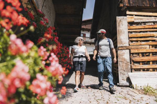 Jia a pe a Cianacei - Prepararsi ad un'escursione in montagna! Archivio APT Val di Fassa