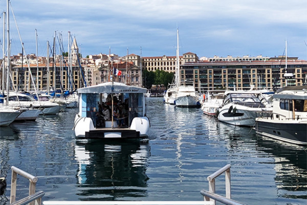 The Ferry Boat, the smallest ferry line in the world, allows you to cross the Old Port at the end of the tour.