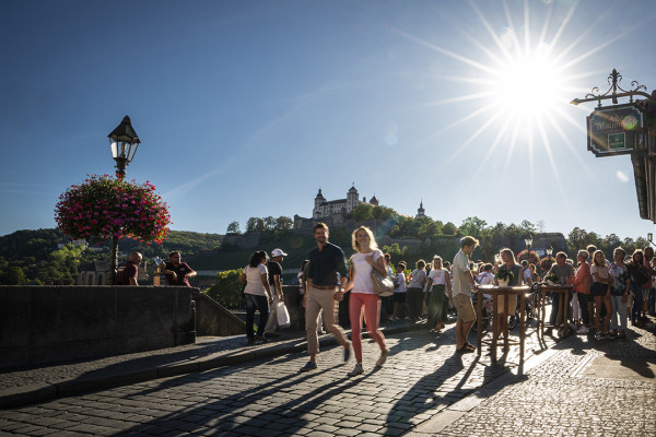 © Congress Tourismus Würzburg, Dietmar Denger
The Old Main Brigde ist Würzburg's sociable meeting point