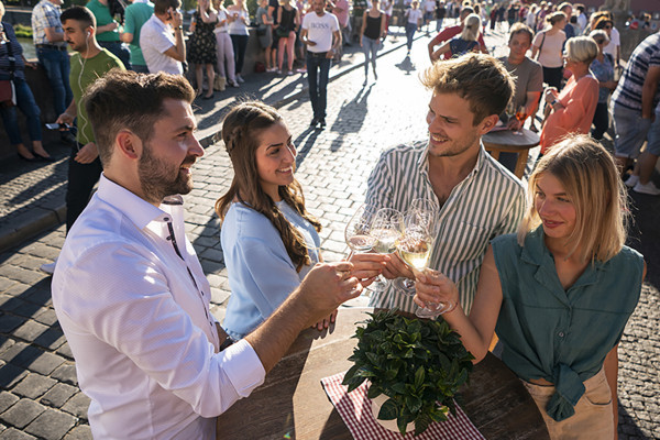 © Congress Tourismus Würzburg, Dietmar Denger
Enjoy a glass of franconian wine like a local