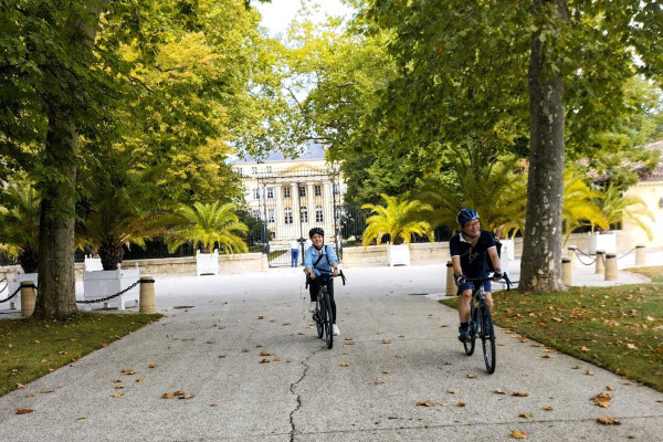 The Médoc by Gravel bike : cycle through the most iconic châteaux such as château Margaux, château Palmer and many other grands crus classés.