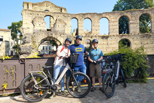 Small group enjoying a guided e-bike adventure in Bordeaux.