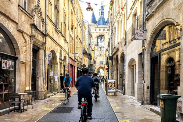 Small group enjoying a guided e-bike adventure in Bordeaux.