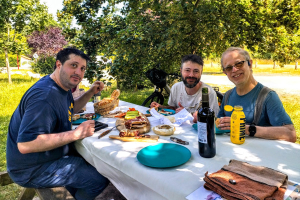 Picnic setup with local French products during the e-bike tour.