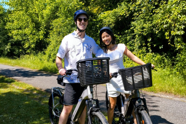 Guided e-bike tour crossing the Entre-Deux-Mers countryside.