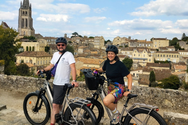 Panoramic view of vineyards during an e-bike tour from Bordeaux.