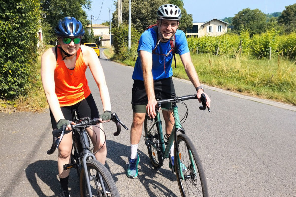 Gravel bike adventure leaving Bordeaux toward the countryside.
