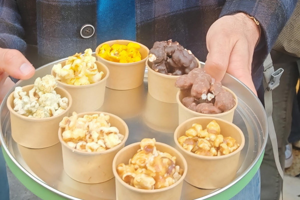 The guide presenting artisanal popcorn with original Provençal flavors.