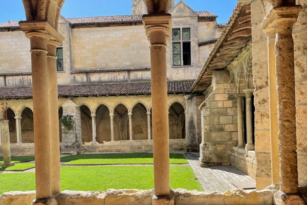 Wine tour Saint-Emilion Vert Bordeaux church