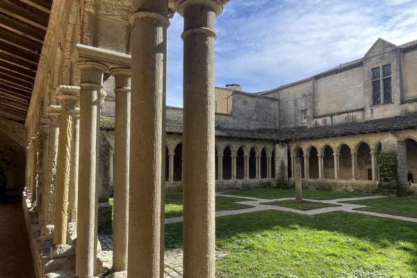 Wine tour Saint-Emilion Vert Bordeaux church