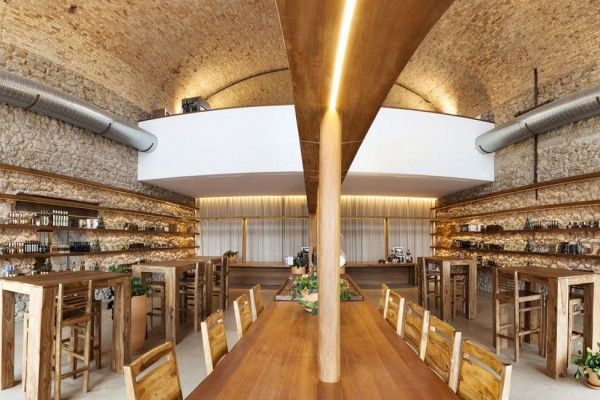 The chocolate shop L’Espérantine, nestled beneath the vaulted arches of Cathédrale de la Major.