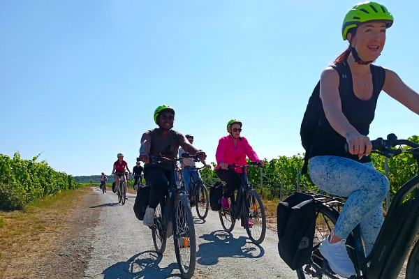 E-bike tours - group friends cycling Champagne vineyards