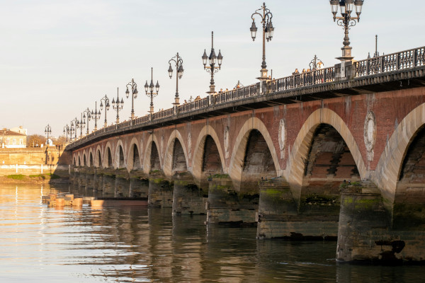 Bordeaux by Gravel Bike - historic center & contemporary districts - Gravel Explore