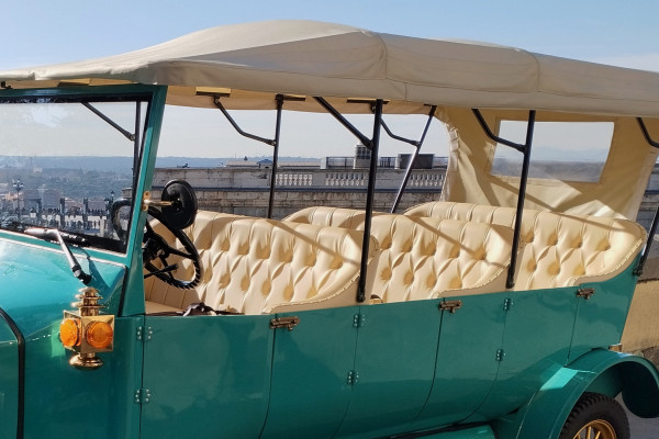 Premium Retro Tuk Tuk