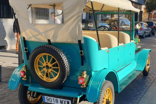 Premium Retro Tuk Tuk
