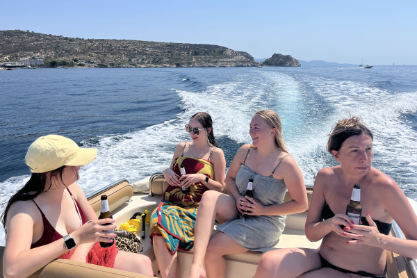 Enjoy unforgettable moments with friends and family during the boat tour