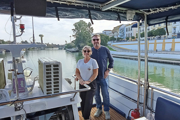 1-hour boat tour on the Guadalquivir River, a perfect way to discover Seville.