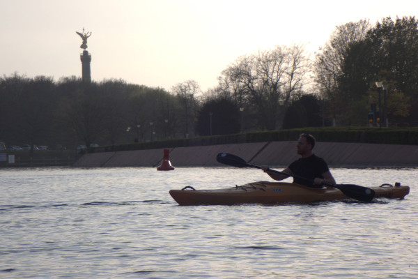 Kayaking during sunset in the middle of Berlin - Landwehr Canal
