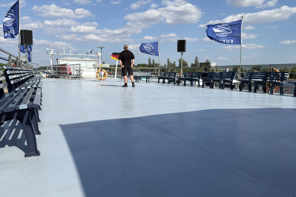2. Outdoor deck for dancing 