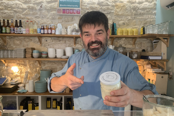 Bertrand will make you discover all the facets of the Chantilly Cream