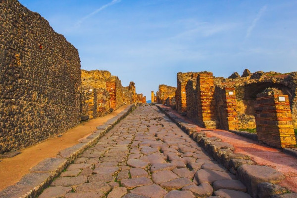 Pompeii: Skip-the-line entrance ticket + Guided tour