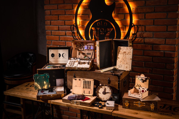 A premium mobile Escape Room experience