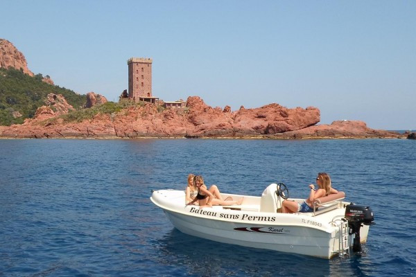 License-free boat - Roches Rouges