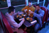 Erleben Sie Amerikanisches Essen in einem authentischen Schulbus