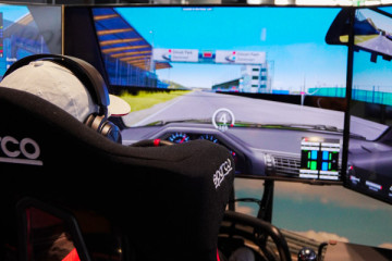 Der ultimative Full-Motion Rennsimulator!