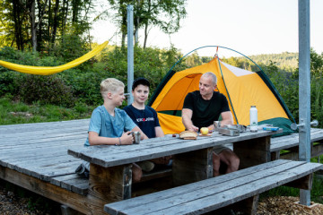 Trekkingplatz Läuseküppel (Bild: Visitnordhessen, ccby Naturpark Habichtswald)