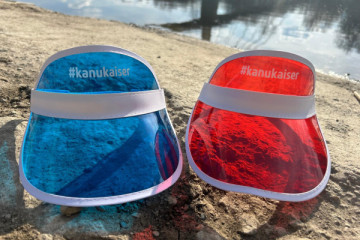 Farben: rot und blau