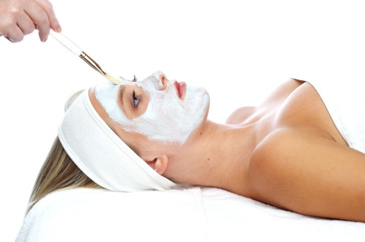 Firmengebäude Beauty-Paket Nürnberg - Gesichts- und Nagel-Behandlung