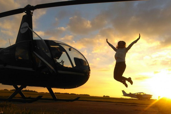 Pärchenflug im Hubschrauber 30 Min. an 12 Standorten Pärchenflug im Hubschrauber 30 Min. an 12 Standorten