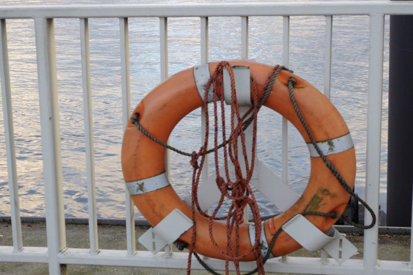 Rettungsring am Hamburger Hafen