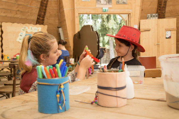 Malen und Basteln im Kids Club Malen und Basteln im Kids Club