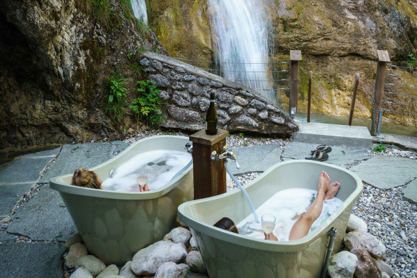 Wannenbad am Wasserfall