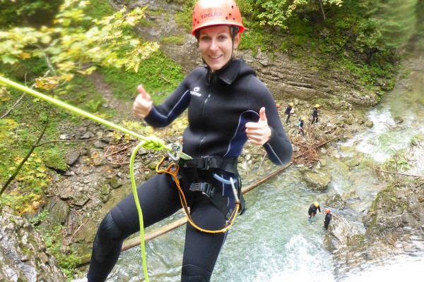 Abseilen beim Canyoning im Allgäu mit MAP-Erlebnis - die Starzlachklamm