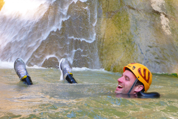 Einfach treiben lassen beim Canyoning im Allgäu mit MAP-Erlebnis - die Starzlachklamm