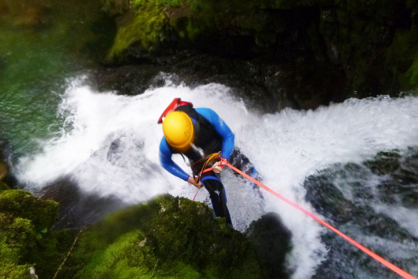 Hohe Abseilstellen beim Canyoning im Schwarzwasserbach mit MAP-Erlebnis