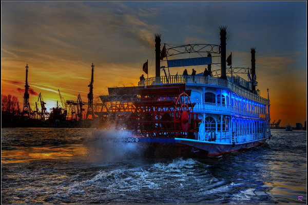 MS LOUISIANA STAR bei Nacht