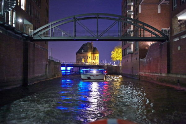Romantische Fahrt durch die Speicherstadt