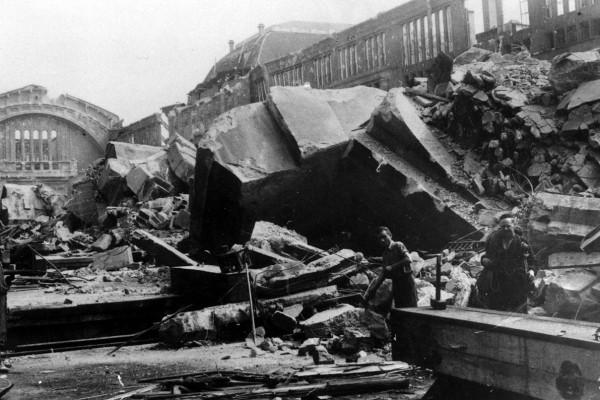 Die Kriegsschäden nach dem Bombenangriff 1944.