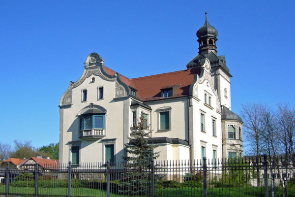 diese tolle Villa zeigen wir Ihnen auch von innen