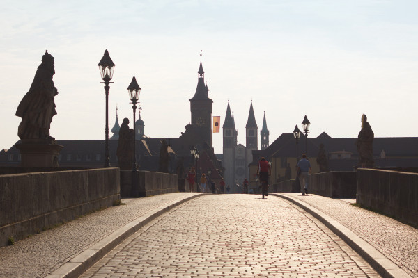 (c) Congress-Tourismus-Würzburg, Fotograf: A. Bestle
Alte Mainbrücke Morgenstimmung (c) Congress-Tourismus-Würzburg, Fotograf: A. Bestle
Alte Mainbrücke Morgenstimmung