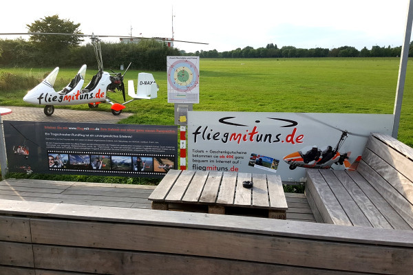 Gyrocopter in Wesel vor fliegmituns Terrasse 