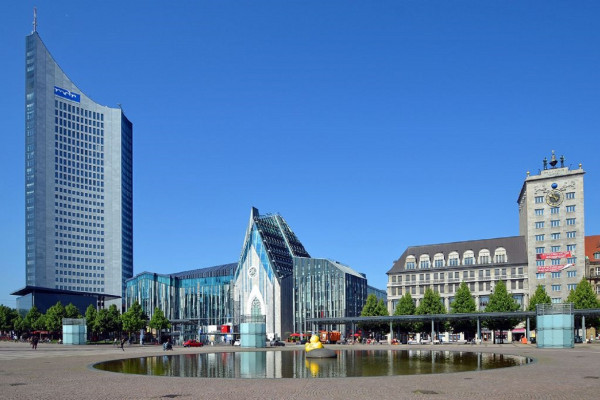 Augustusplatz mit Universität.