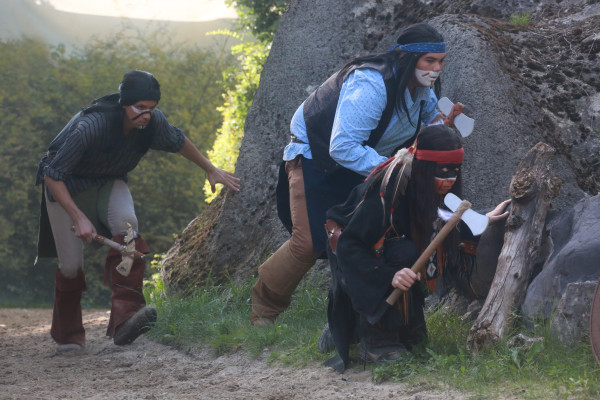 In den bayerischen Sommerferien können Sie auch eine Aufführung unserer Süddeutschen Karl May-Festspiele besuchen.