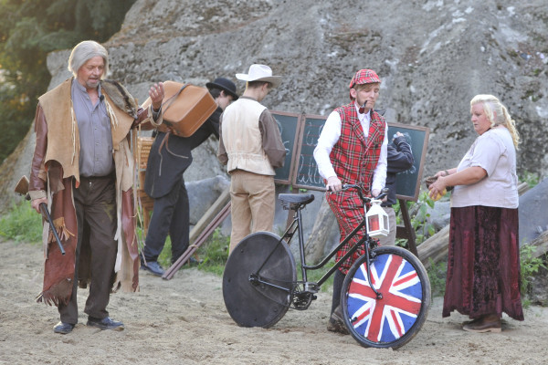 In den bayerischen Sommerferien können Sie auch eine Aufführung unserer Süddeutschen Karl May-Festspiele besuchen.