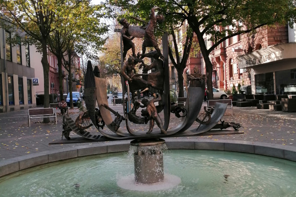 Nibelungenliedbrunnen